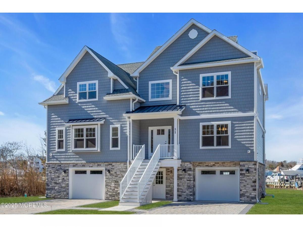 Picture of Home For Sale in Waretown, New Jersey, United States