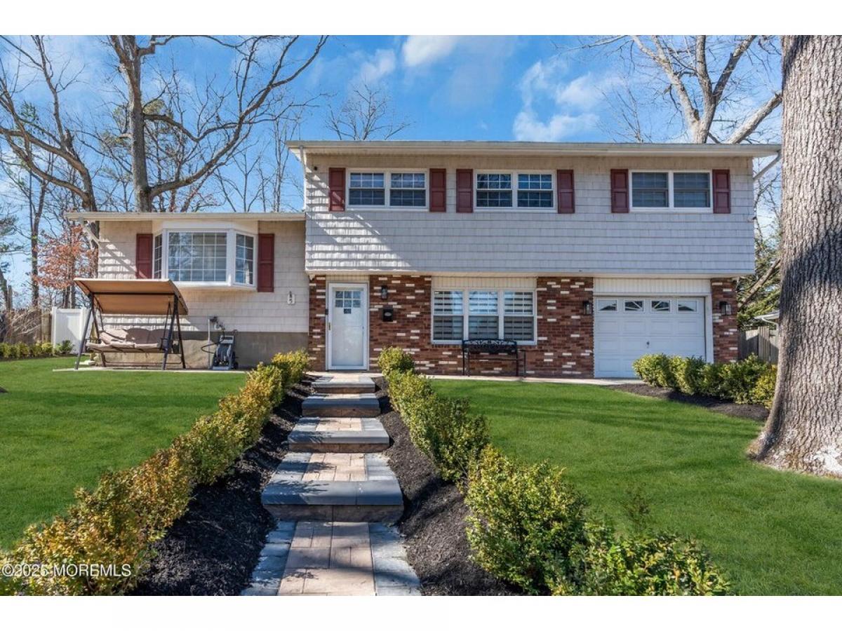 Picture of Home For Sale in Jackson, New Jersey, United States