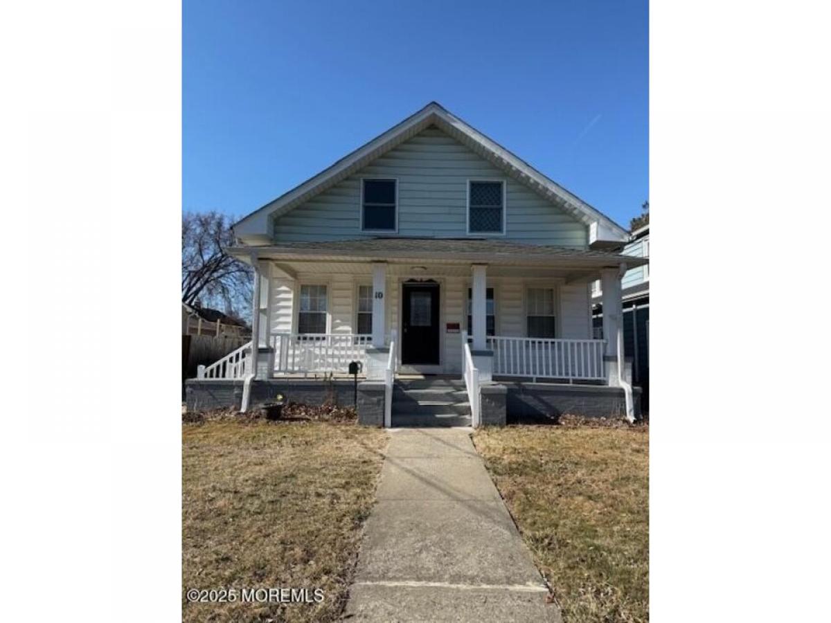 Picture of Home For Sale in Freehold, New Jersey, United States