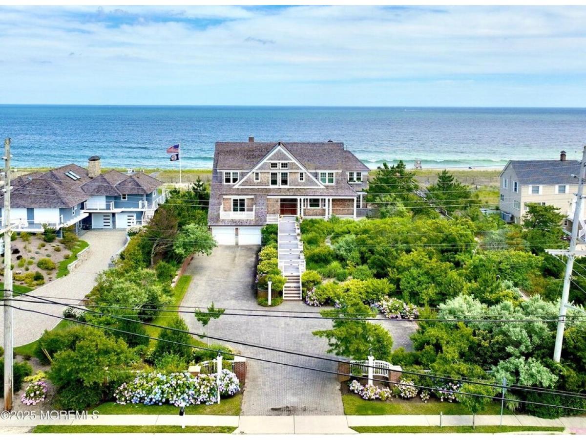 Picture of Home For Sale in Mantoloking, New Jersey, United States