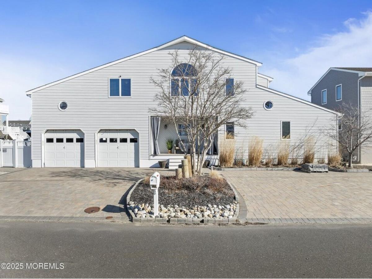 Picture of Home For Sale in Manahawkin, New Jersey, United States