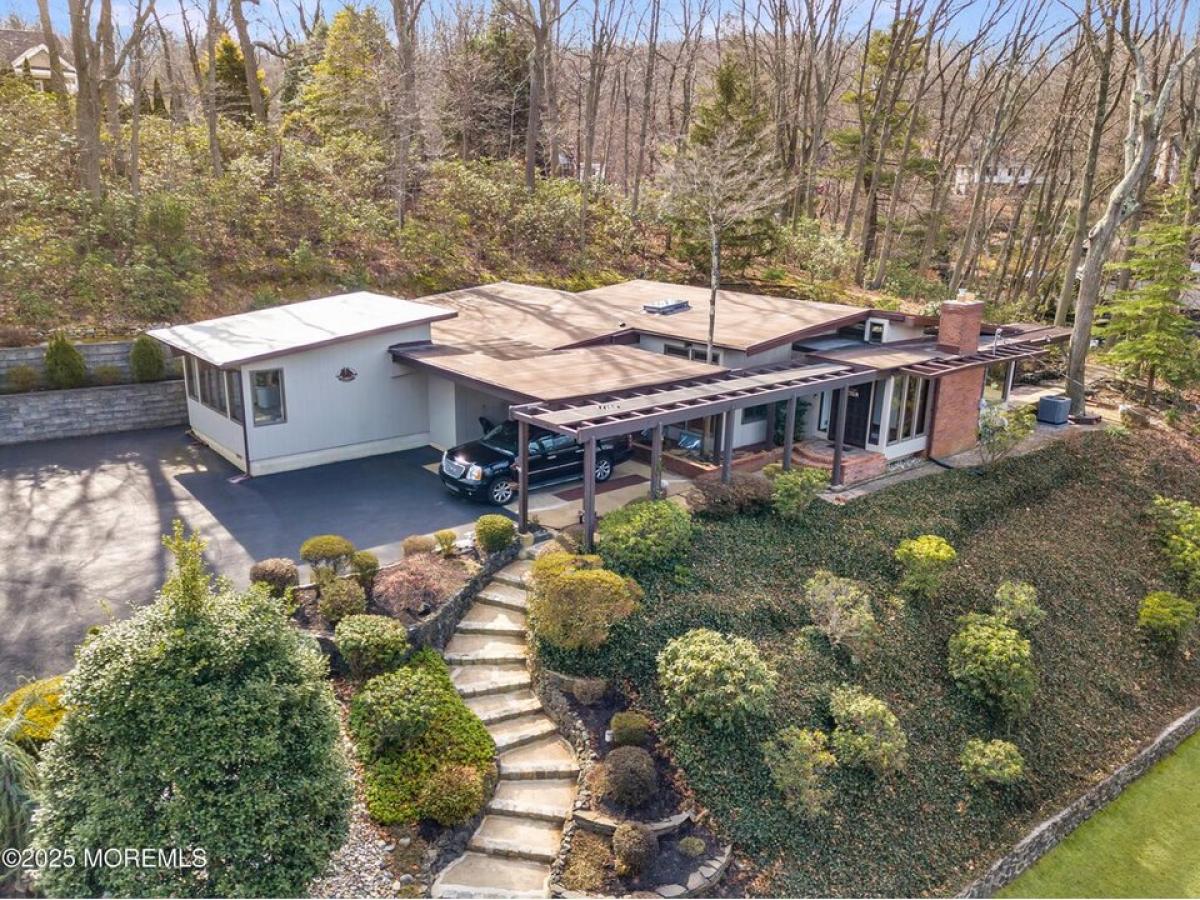 Picture of Home For Sale in Atlantic Highlands, New Jersey, United States