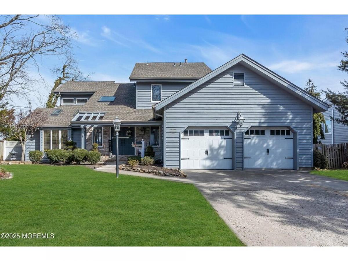 Picture of Home For Sale in Brick, New Jersey, United States