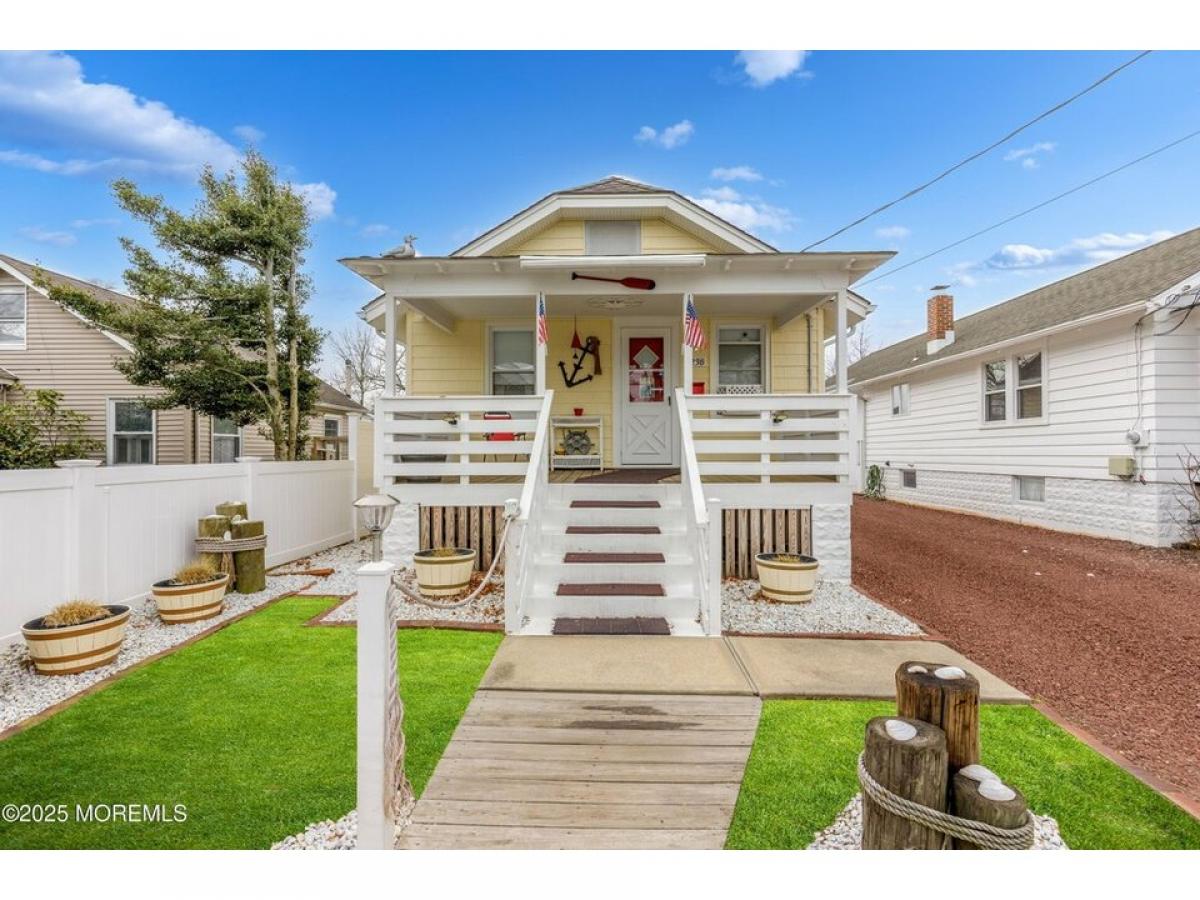 Picture of Home For Sale in Belmar, New Jersey, United States