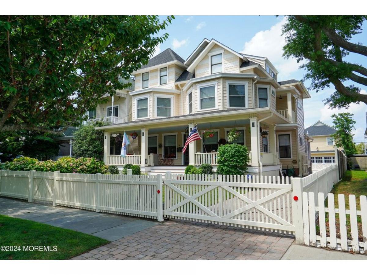 Picture of Home For Sale in Asbury Park, New Jersey, United States