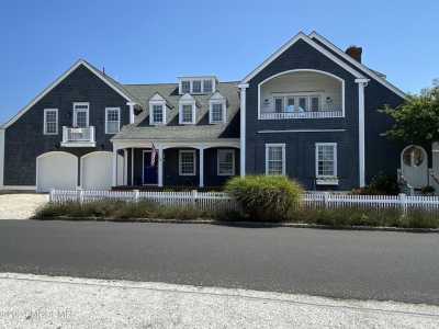Home For Sale in Mantoloking, New Jersey
