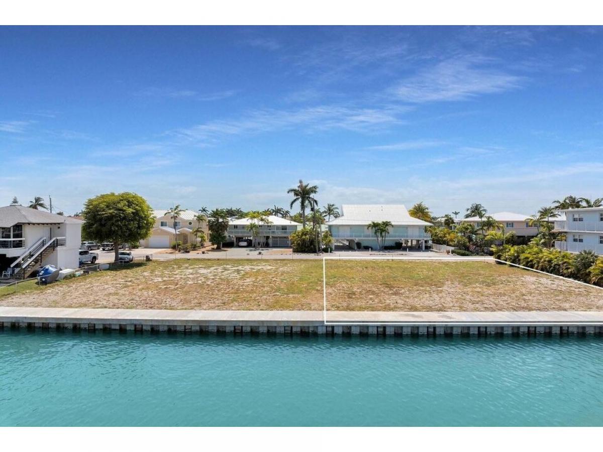 Picture of Residential Land For Sale in Key Colony, Florida, United States