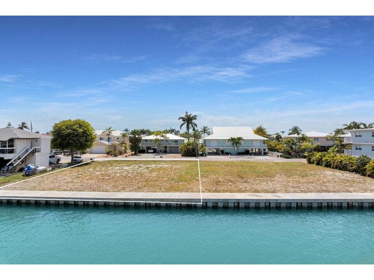 Picture of Residential Land For Sale in Key Colony, Florida, United States