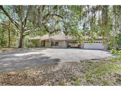 Home For Sale in De Leon Springs, Florida