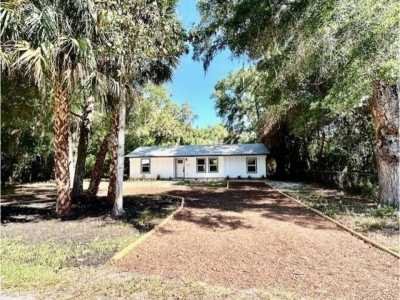 Home For Sale in De Leon Springs, Florida