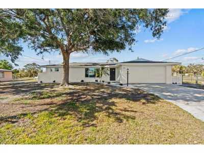 Home For Sale in Englewood, Florida