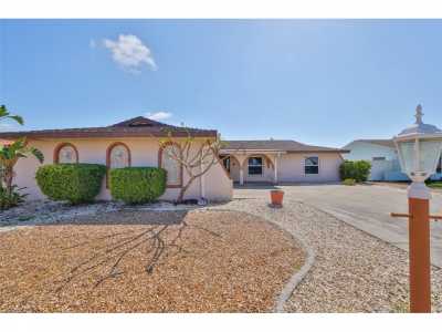 Home For Sale in Apollo Beach, Florida