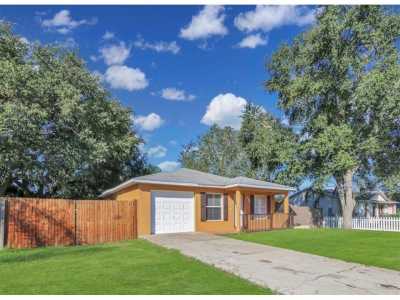 Home For Sale in Mascotte, Florida