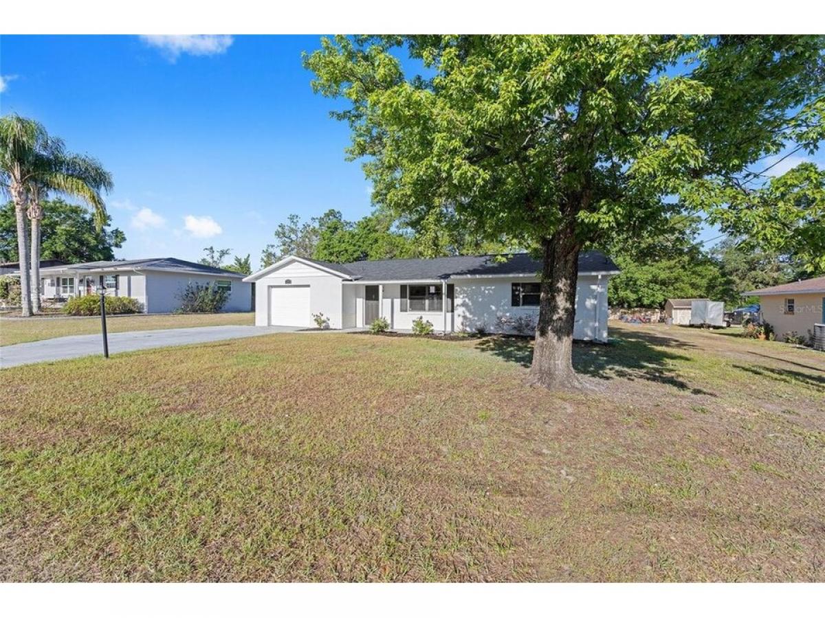 Picture of Home For Sale in Lady Lake, Florida, United States