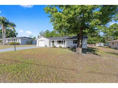 Home For Sale in Lady Lake, Florida