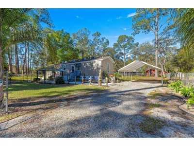 Home For Sale in Ocklawaha, Florida