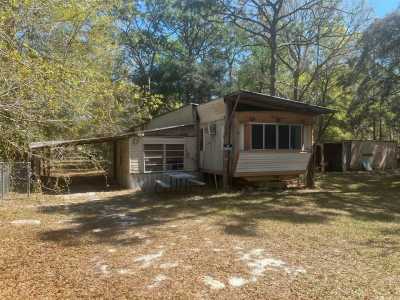 Home For Sale in Ocklawaha, Florida