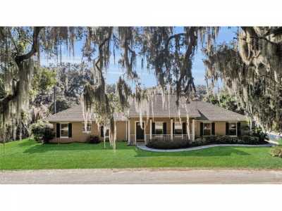 Home For Sale in Ocklawaha, Florida