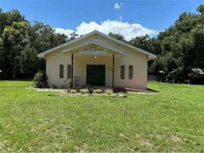 Home For Sale in Ocklawaha, Florida