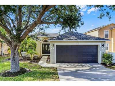 Home For Sale in Dundee, Florida