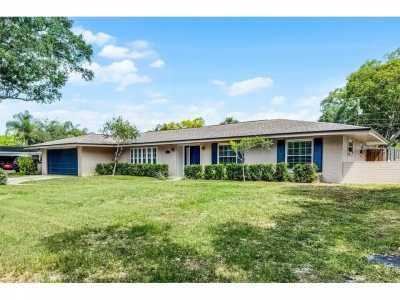Home For Sale in Maitland, Florida
