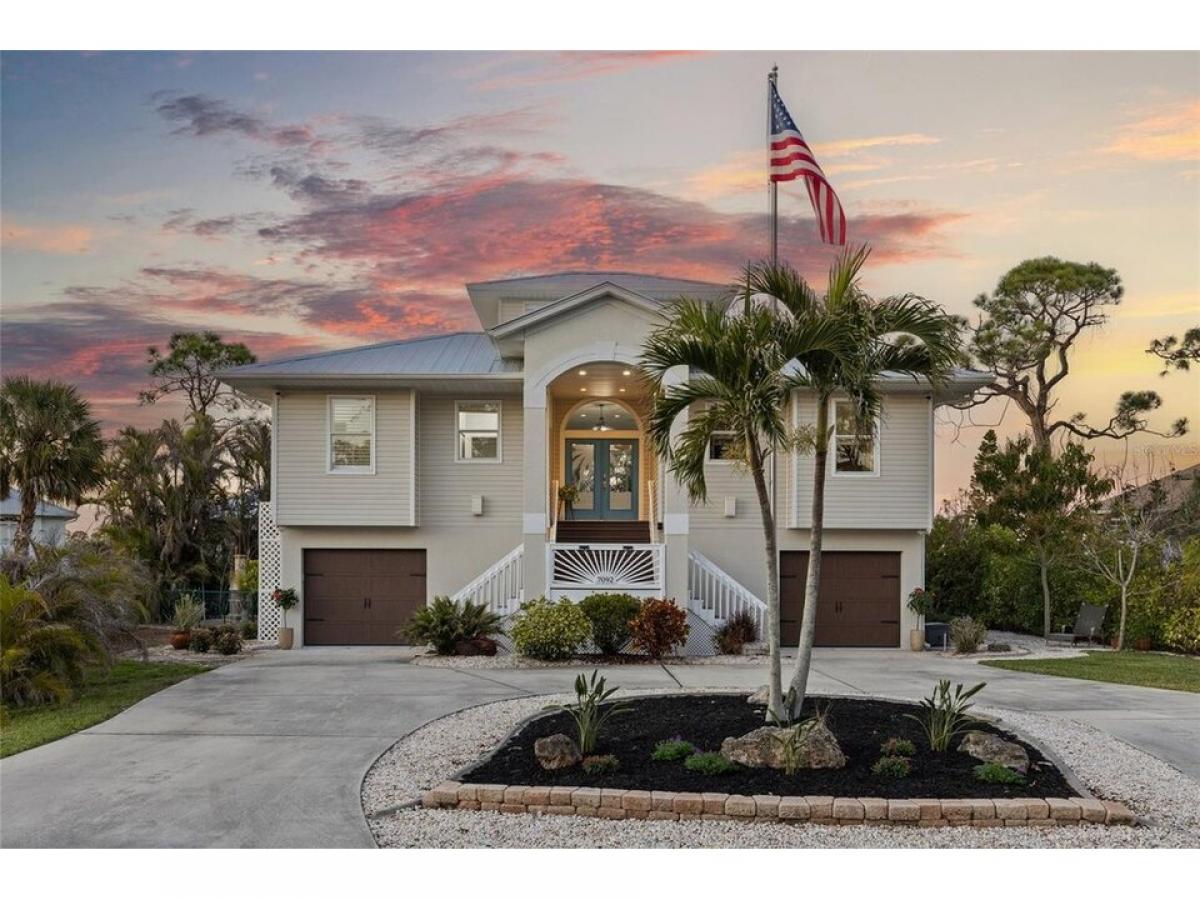 Picture of Home For Sale in Englewood, Florida, United States