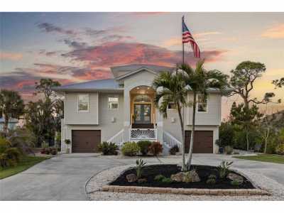 Home For Sale in Englewood, Florida
