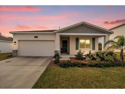 Home For Sale in Leesburg, Florida