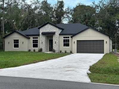 Home For Sale in Geneva, Florida