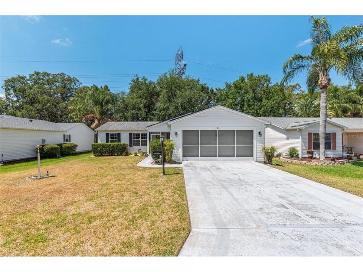 Picture of Home For Sale in Lady Lake, Florida, United States