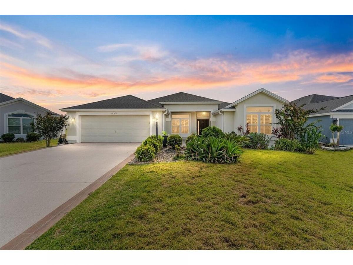 Picture of Home For Sale in Oxford, Florida, United States