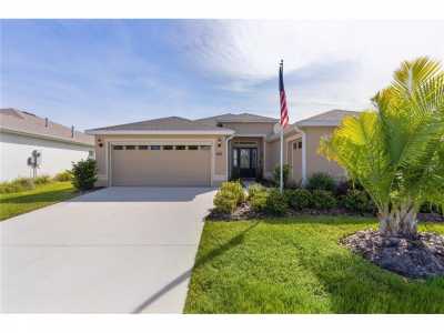 Home For Sale in Leesburg, Florida