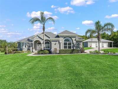 Home For Sale in Weirsdale, Florida