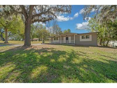 Home For Sale in Leesburg, Florida