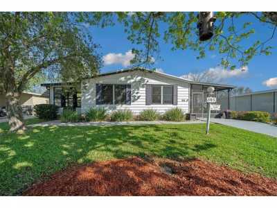 Home For Sale in Lady Lake, Florida