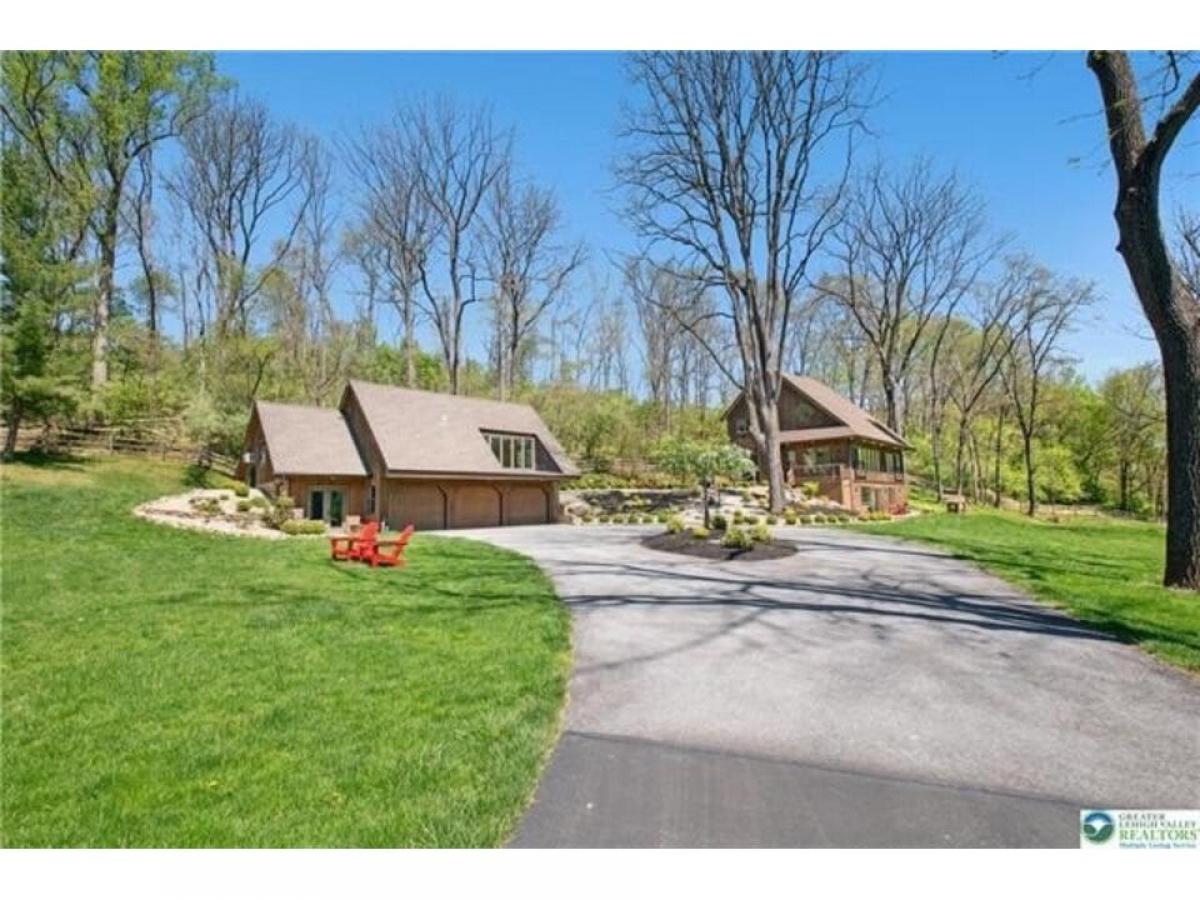 Picture of Home For Sale in Springfield, Pennsylvania, United States