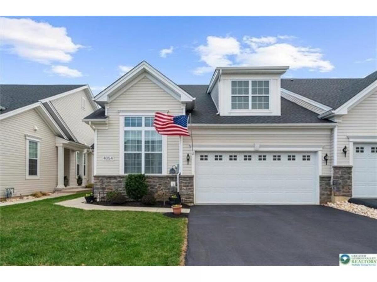 Picture of Home For Sale in Whitehall, Pennsylvania, United States