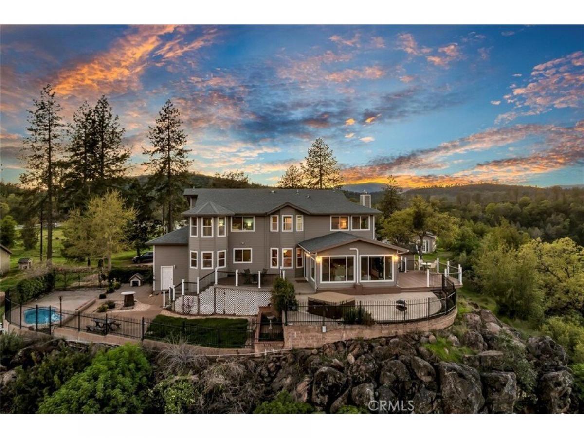Picture of Home For Sale in Lower Lake, California, United States