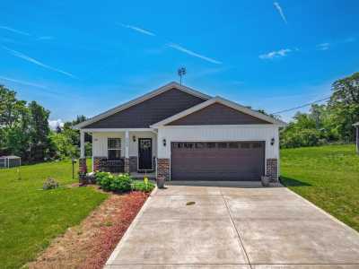 Home For Sale in Dandridge, Tennessee