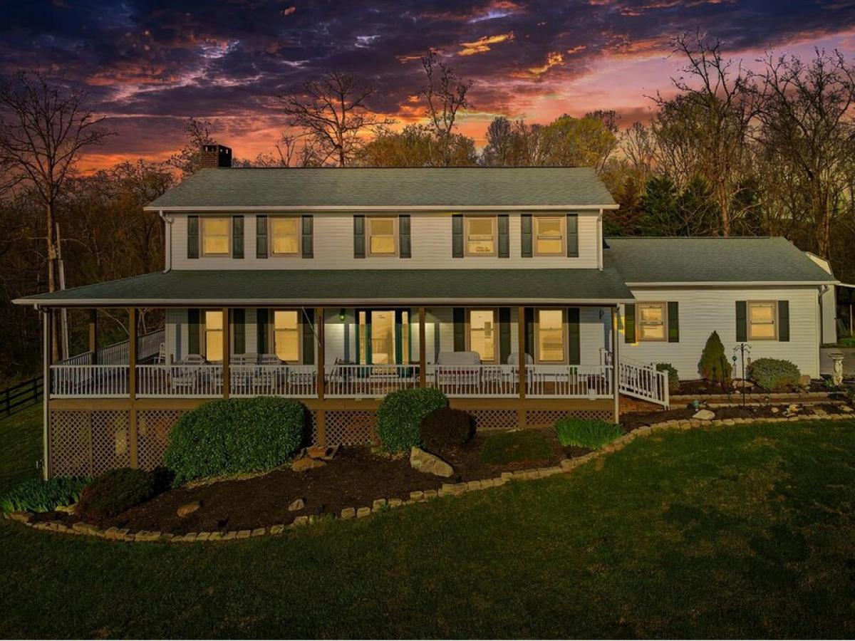 Picture of Home For Sale in Dandridge, Tennessee, United States