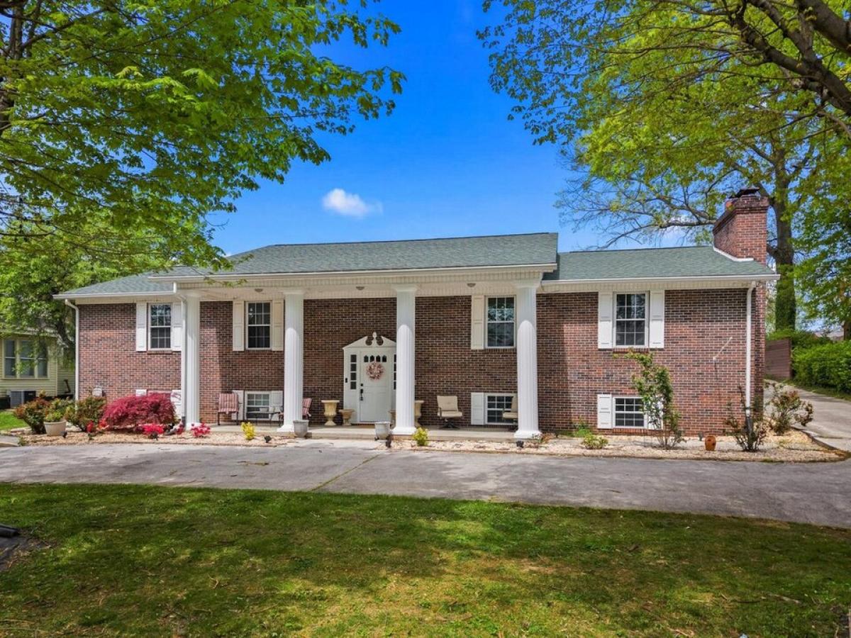 Picture of Home For Sale in Morristown, Tennessee, United States