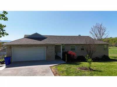 Home For Sale in Dandridge, Tennessee