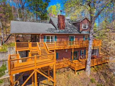Home For Sale in Dandridge, Tennessee
