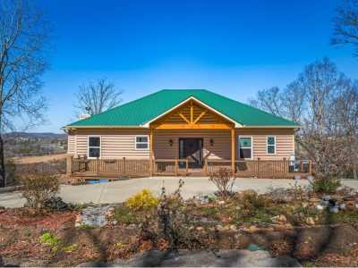 Home For Sale in Dandridge, Tennessee