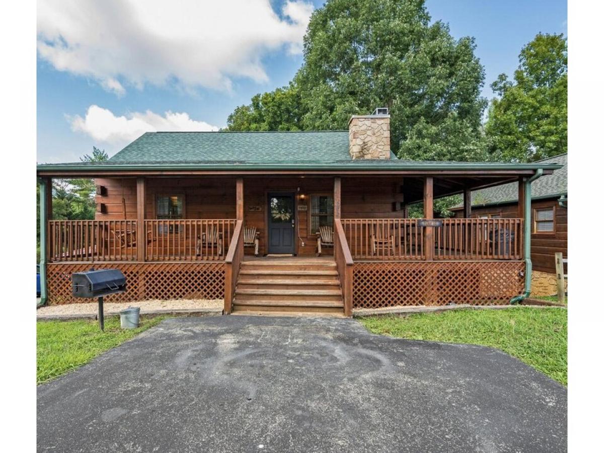 Picture of Home For Sale in Pigeon Forge, Tennessee, United States
