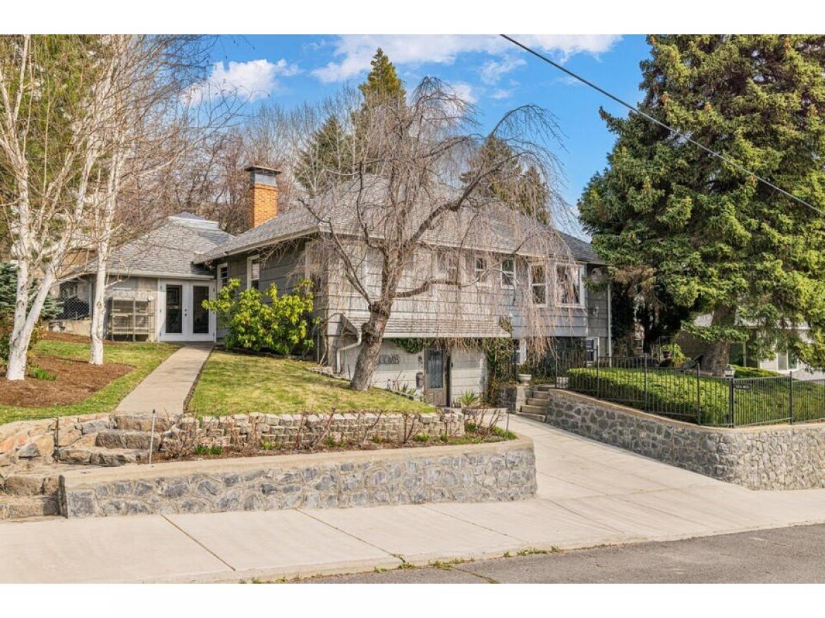 Picture of Home For Sale in Klamath Falls, Oregon, United States