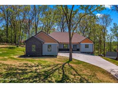 Home For Sale in Dandridge, Tennessee