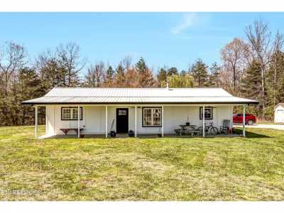 Home For Sale in Deer Lodge, Tennessee