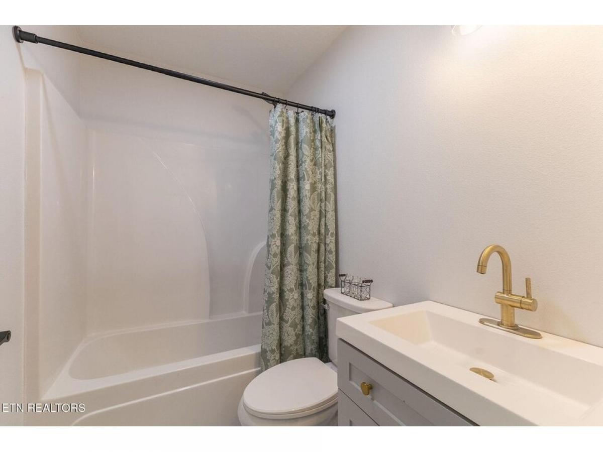 Picture of Home For Sale in Lenoir City, Tennessee, United States