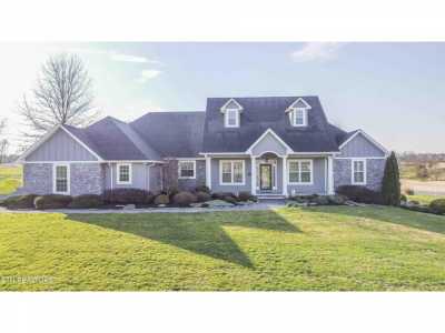 Home For Sale in Strawberry Plains, Tennessee